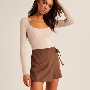 abercrombie vegan suede tie skirt/skort
